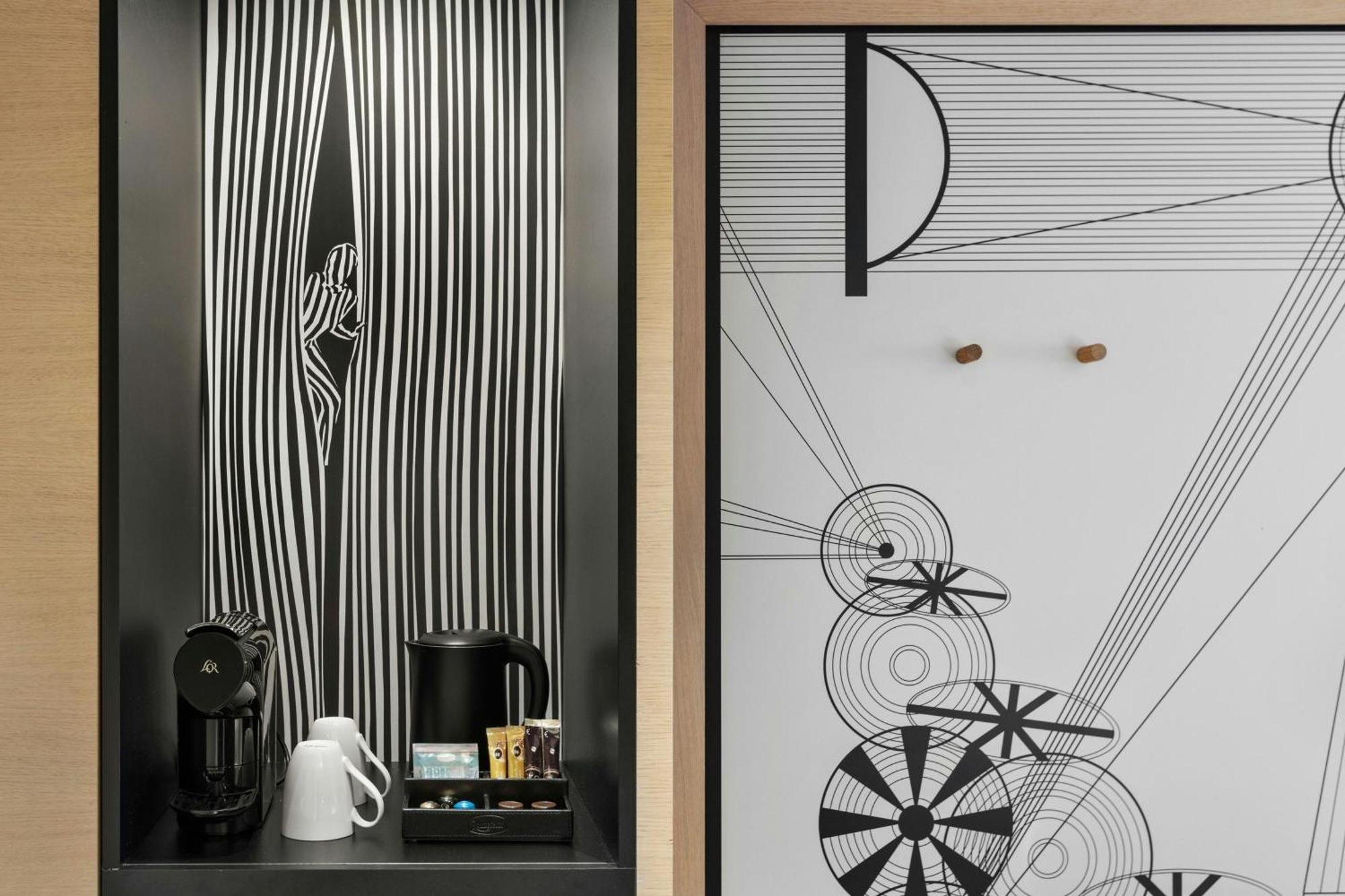 Family Room with Two Double and Sofa Bed - City View,1664658104:JPEG